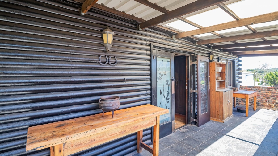 5 Bedroom Property for Sale in Lovemore Park Eastern Cape